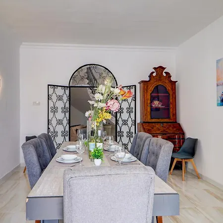 Villa Stunning W Private Pool Tt Table Sleeps 14 *