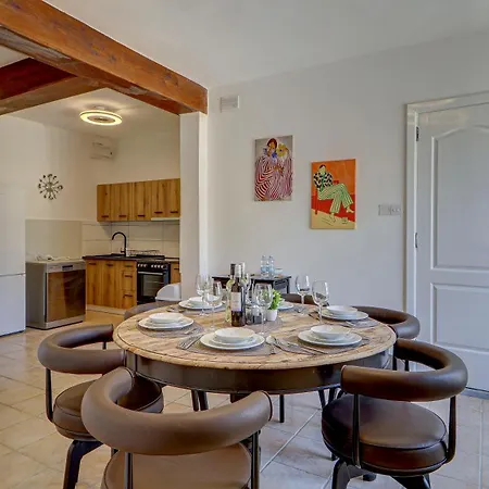 Villa Stunning W Private Pool Tt Table Sleeps 14 St. Julian's