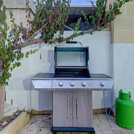 Villa Stunning W Private Pool Tt Table Sleeps 14 St. Julian's